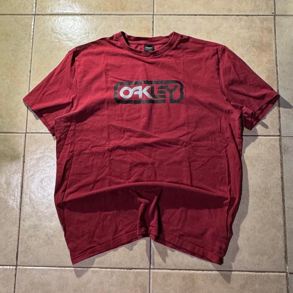 Vintage y2k oakley red t shirt Size L in mens